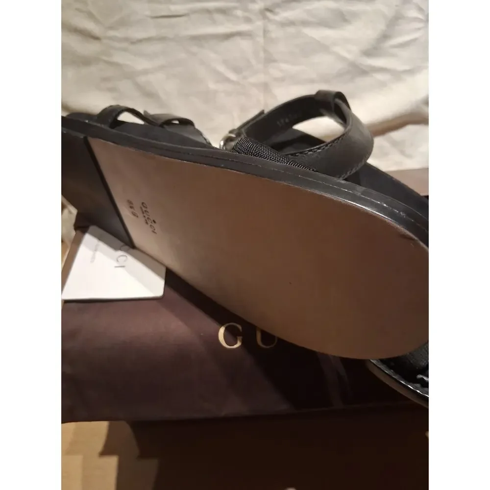 NIB GUCCI BLACK LEATHER AND CANVAS LOGO FLATS BUCKLE SANDALS 8.5 194364